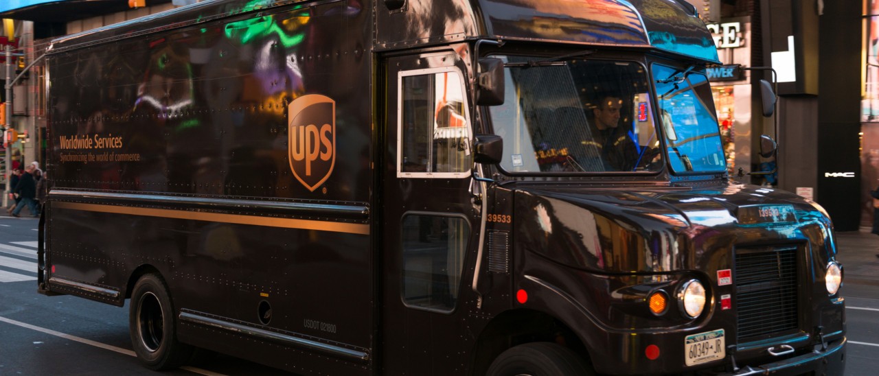 UPS testa le consegne dentro casa