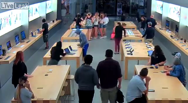 Fresno: rubano 21 iphone in 10 secondi