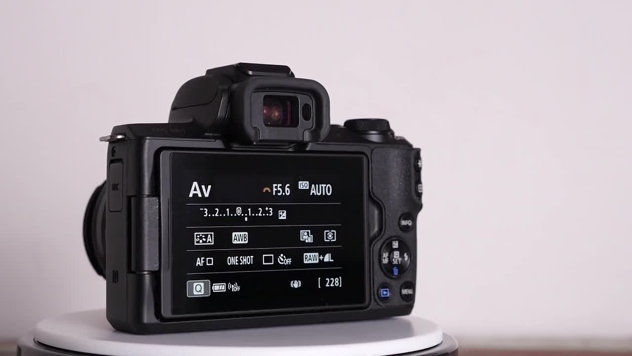 Canon EOS M50, video recensione