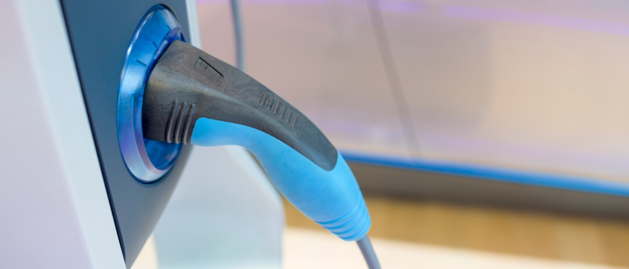 Auto elettriche: GM lavora sulla ricarica a 400 kW