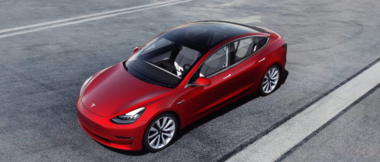 Tesla V10: arrivano Spotify, Netflix e YouTube