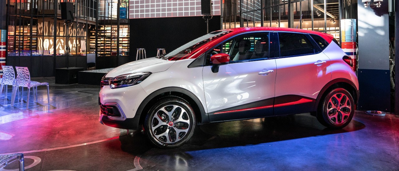 Captur Tokyo Edition su Facebook e Instagram