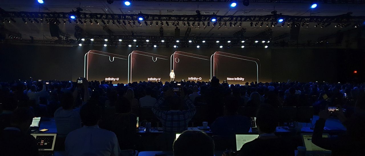 Samsung Galaxy S10 con Infinity-O display?
