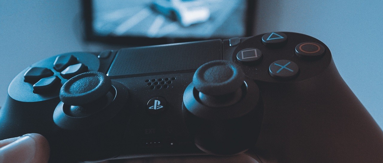 Sony, depositato brevetto per gamepad touchscreen