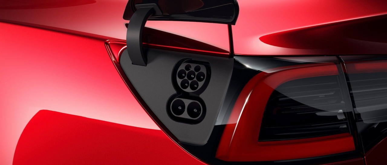 Tesla lancia l'adattatore CCS per le Model S e X