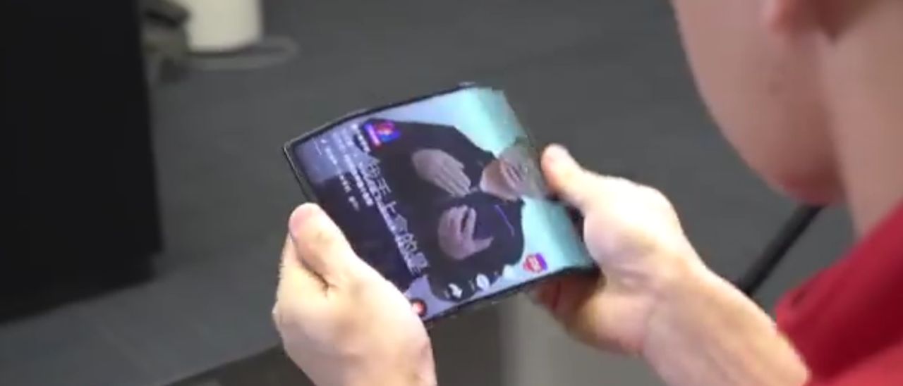 Xiaomi mostra il suo smartphone pieghevole