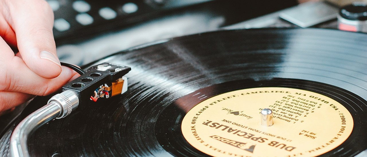 Vinili e CD superano iTunes Store