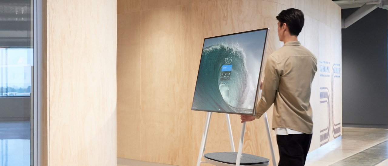 Microsoft svela un Surface Hub 2S da 85 pollici