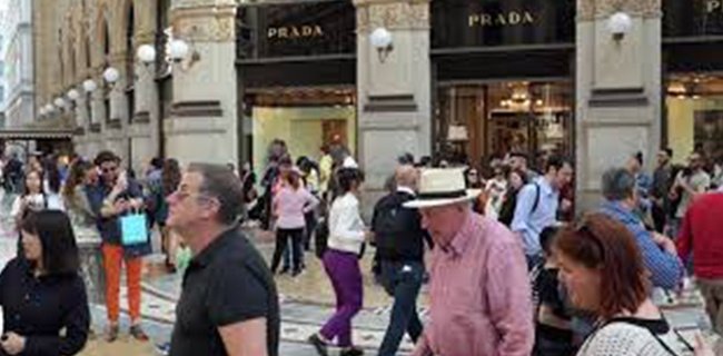 Panasonic Lumix DC-FZ1000 II: 4K, 30 fps, a mano libera