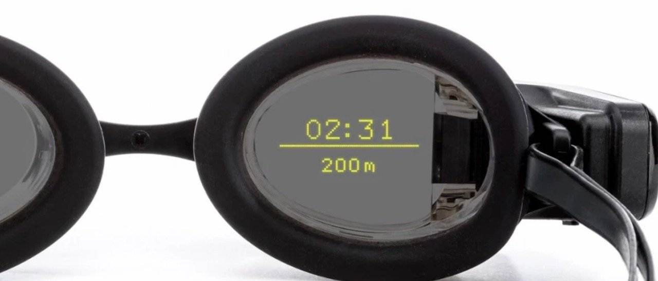 Form svela gli occhialini AR per il nuoto