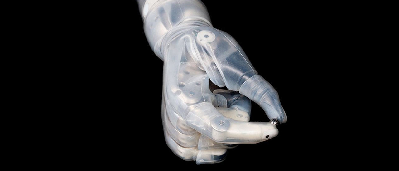 Luke arm, la mano robot con il senso del 