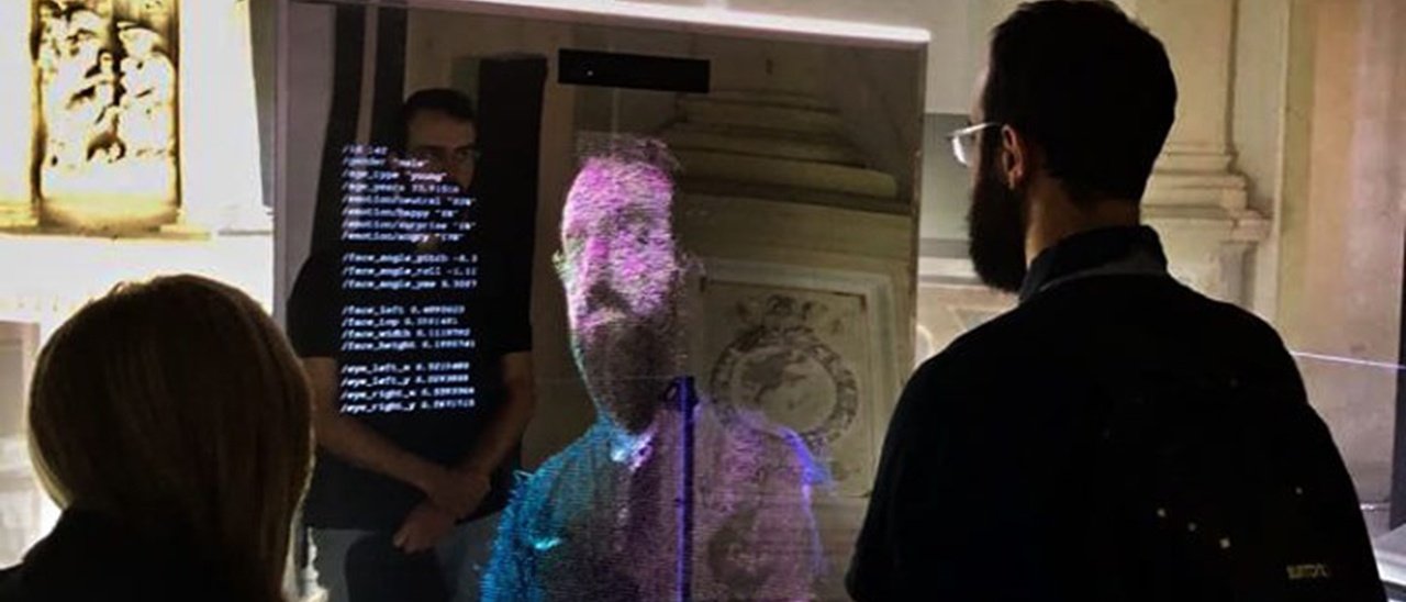 Neural Mirror, lo specchio che riflette la tua IA