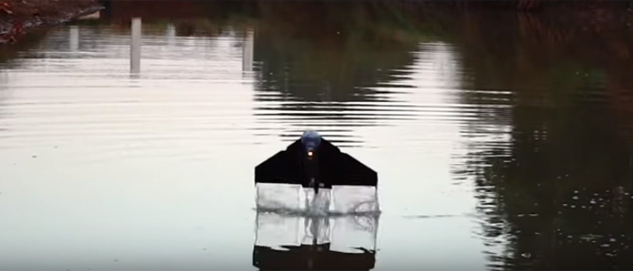 AquaMAV, il drone che può sia nuotare che volare