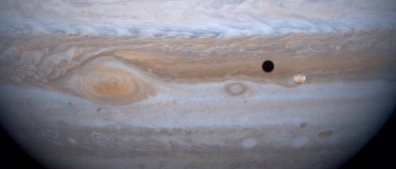 NASA, l'ombra di Io su Giove durante un'eclissi