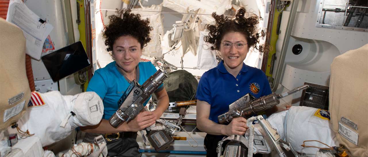 Guarda la prima passeggiata spaziale di sole donne