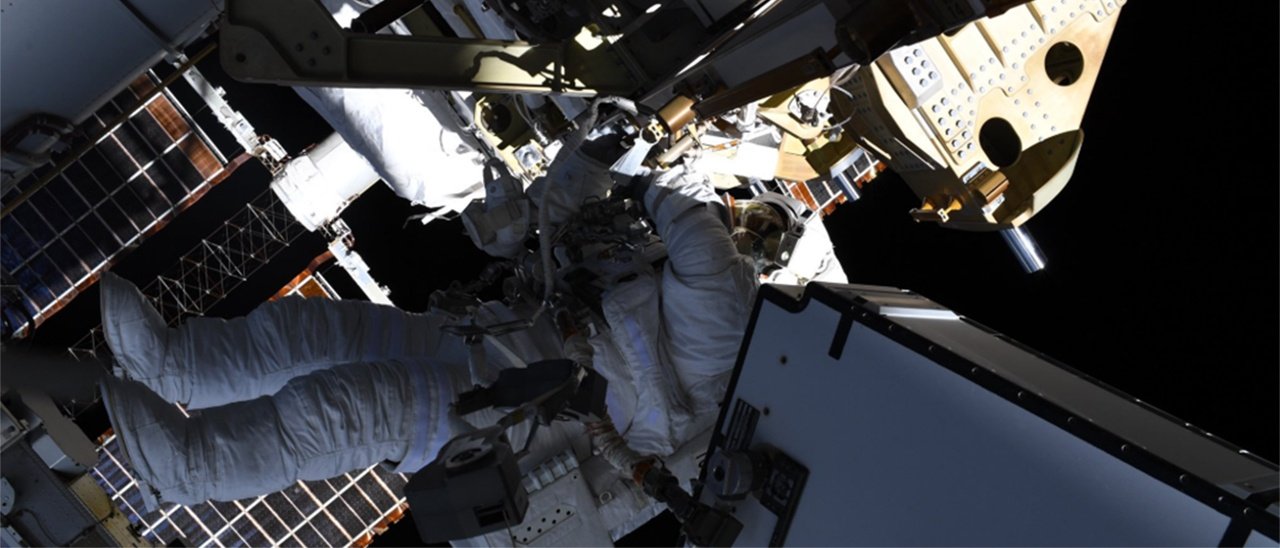 NASA, successo per la passeggiata spaziale in rosa