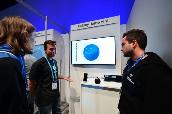 Samsung Galaxy Home Mini