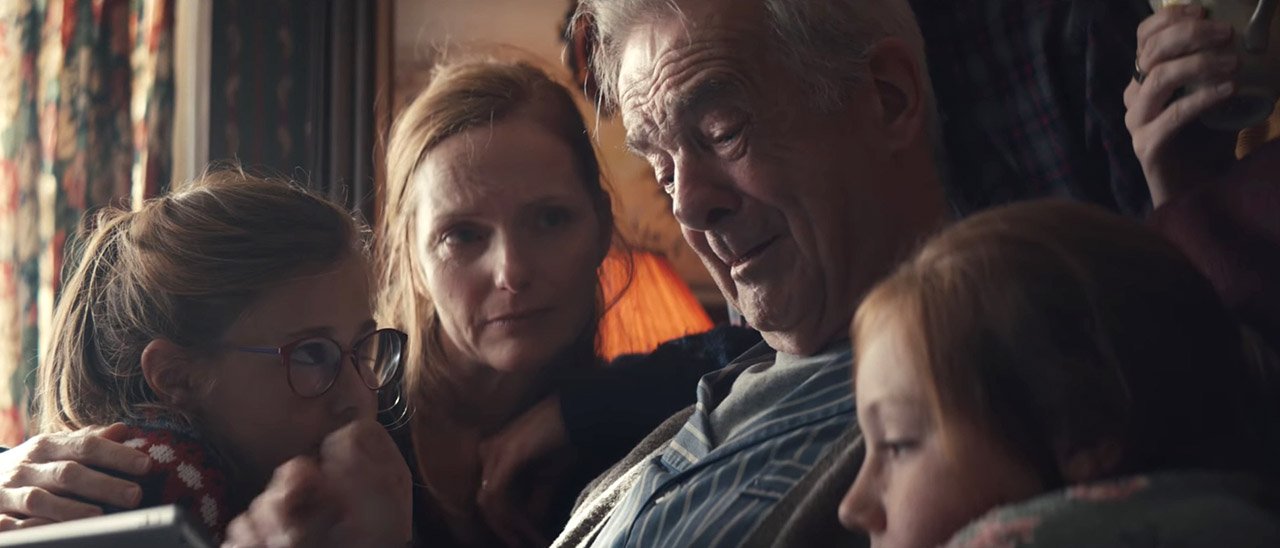 Spot Apple Natale 2019: una famiglia unita da iPad