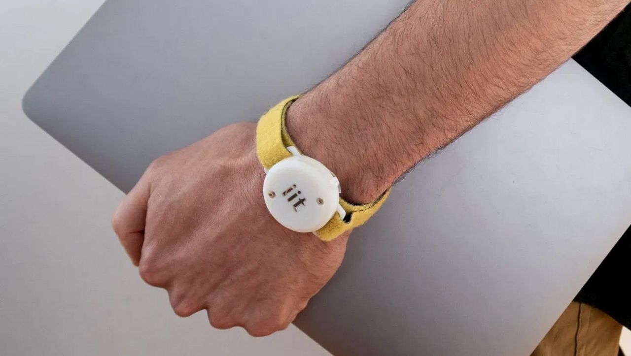 Non solo Immuni: lo smartband per mantenere le distanze