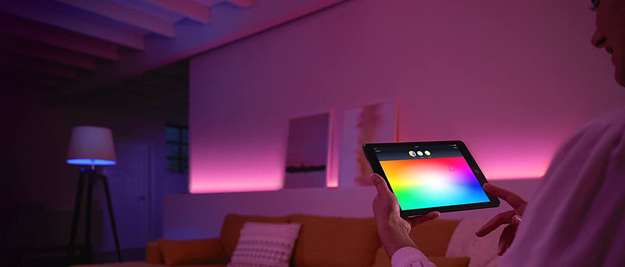 Philips HUE, lampadine e kit in offerta fino al 70% su Amazon