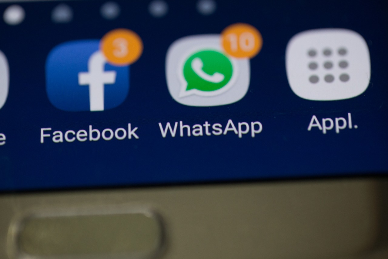 Facebook e WhatsApp non collaboreranno con Hong Kong