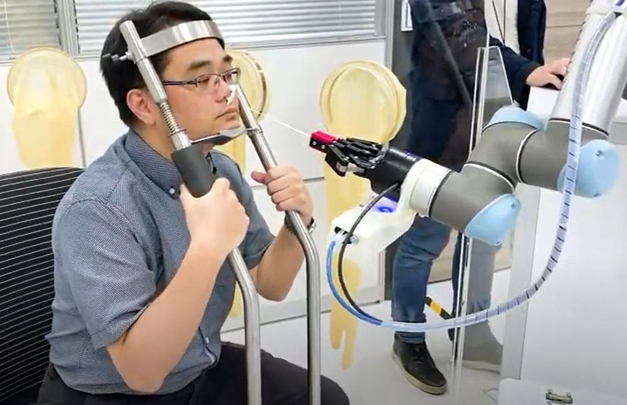 Covid 19: ecco il robot che fa i tamponi