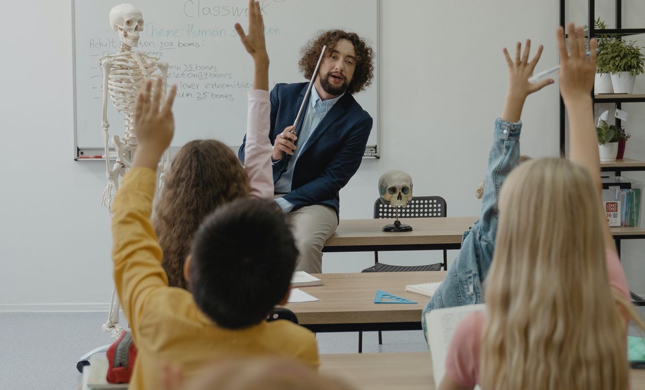 Google Meet: chiedere la parola con Alza la mano