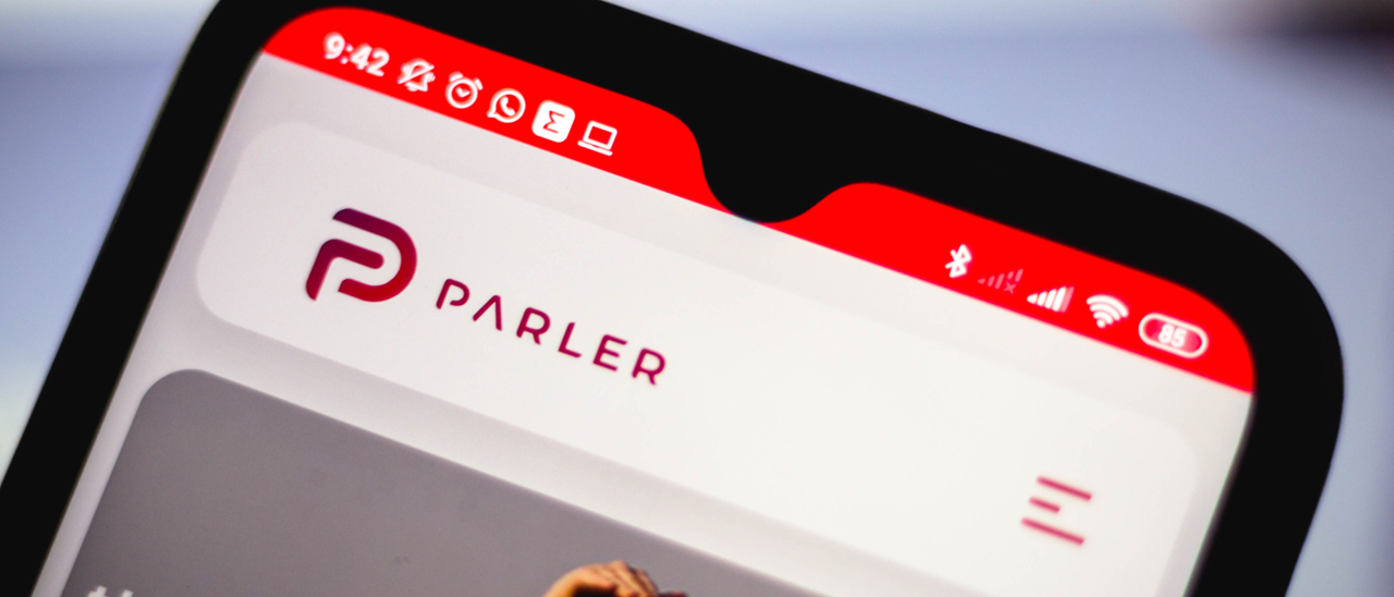 Parler: licenziato John Matze, CEO del social