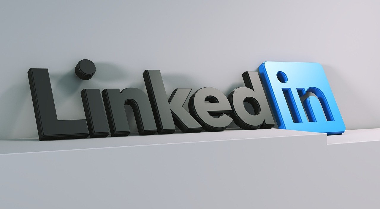 LinkedIN aiuta i genitori in smart working