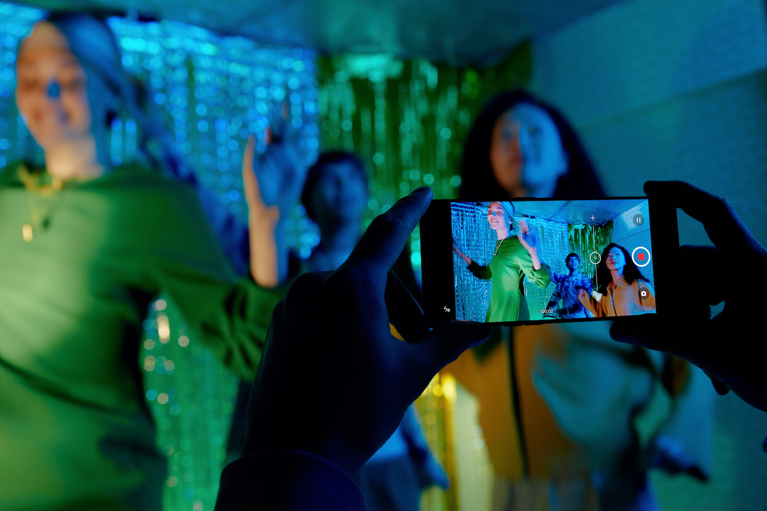 OPPO Reno6 Pro 5G Lifestyle