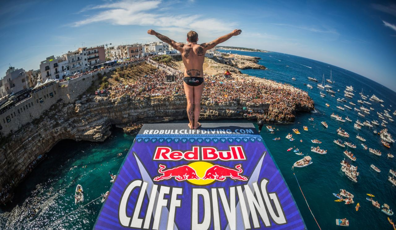OPPO Reno6 protagonista al Red Bull Cliff Diving World Series