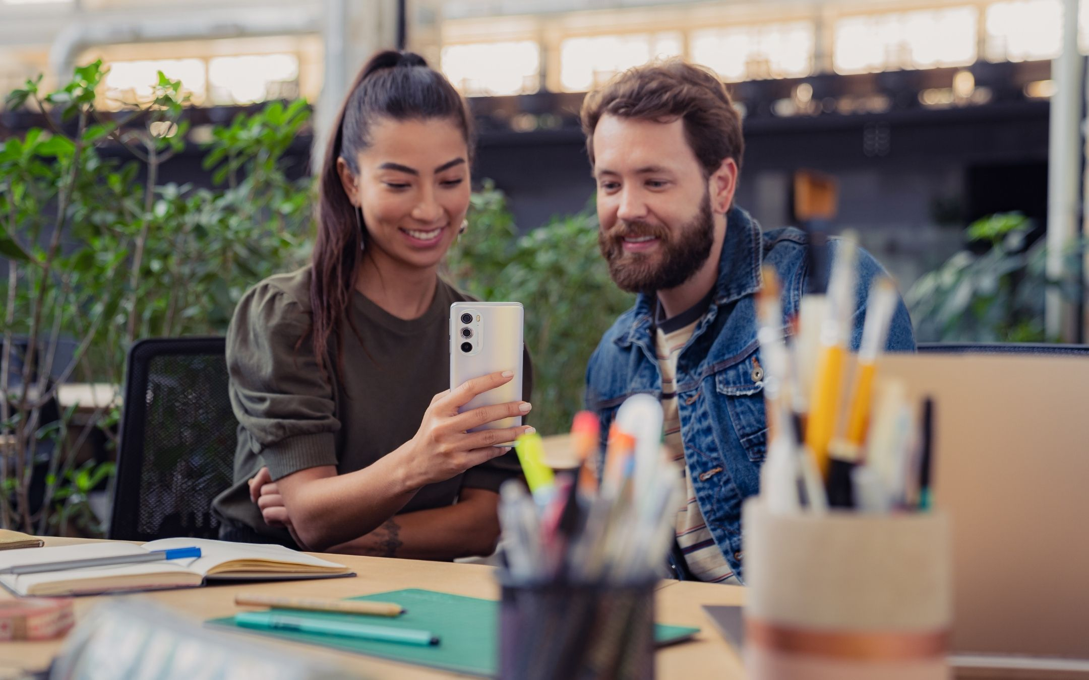 Motorola svela Edge 30 Pro, il super flagship dal prezzo contenuto