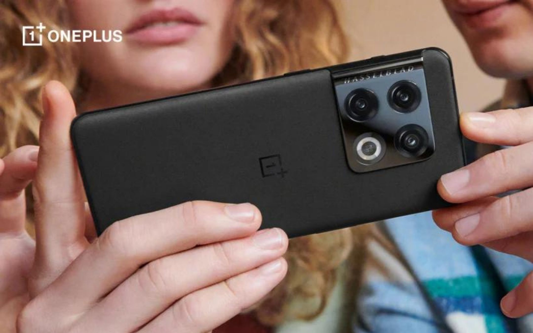 OnePlus 10 Pro UFFICIALE: tanta sostanza e fotocamere da paura