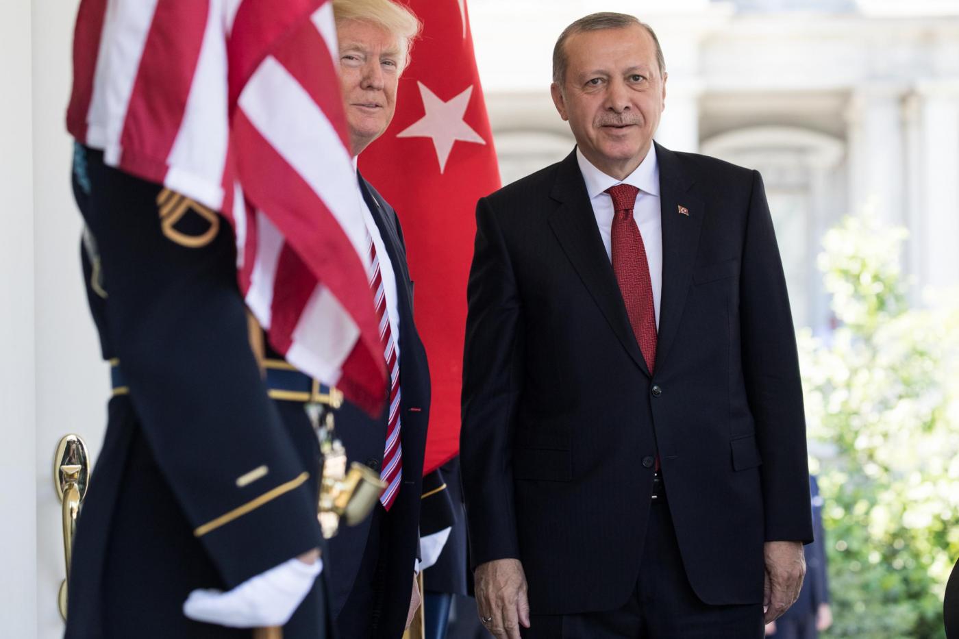Violazione sanzioni Usa, tangenti in Turchia e riciclaggio fondi iraniani. Il caso del misterioso trader che fa tremare Erdogan