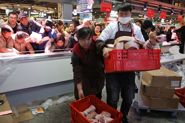 ‘Aprite un conto, e vi daremo carne di maiale’. Così le banche in Cina mentre infuria peste suina africana