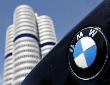 Guerra commerciale: i dazi li pagheranno anche i clienti di BMW. Rincari per questi SUV
