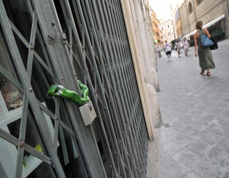 Alert Confcommercio: in dieci anni “spariti” 111mila negozi dalle città italiane