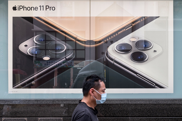 Tesla mette il turbo al Bitcoin che schizza a nuovi record. E a Wall Street già si scommette su mossa Apple