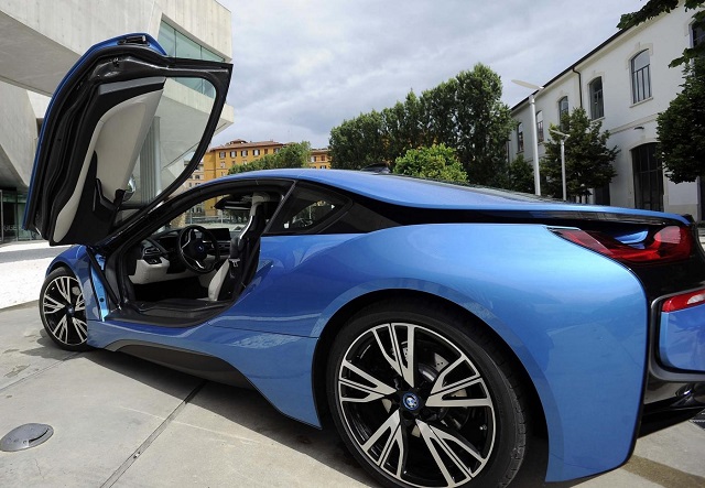 Sfida Uber, maxi-alleanza Daimler-BMW da 1 miliardo