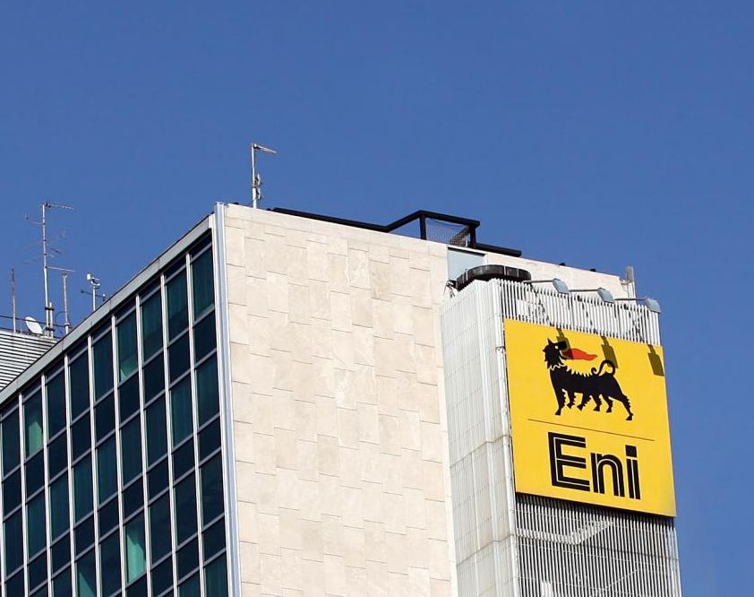Eni (+5%) traina tentativo rimonta di Piazza Affari, acquisti anche su Unicredit e Intesa