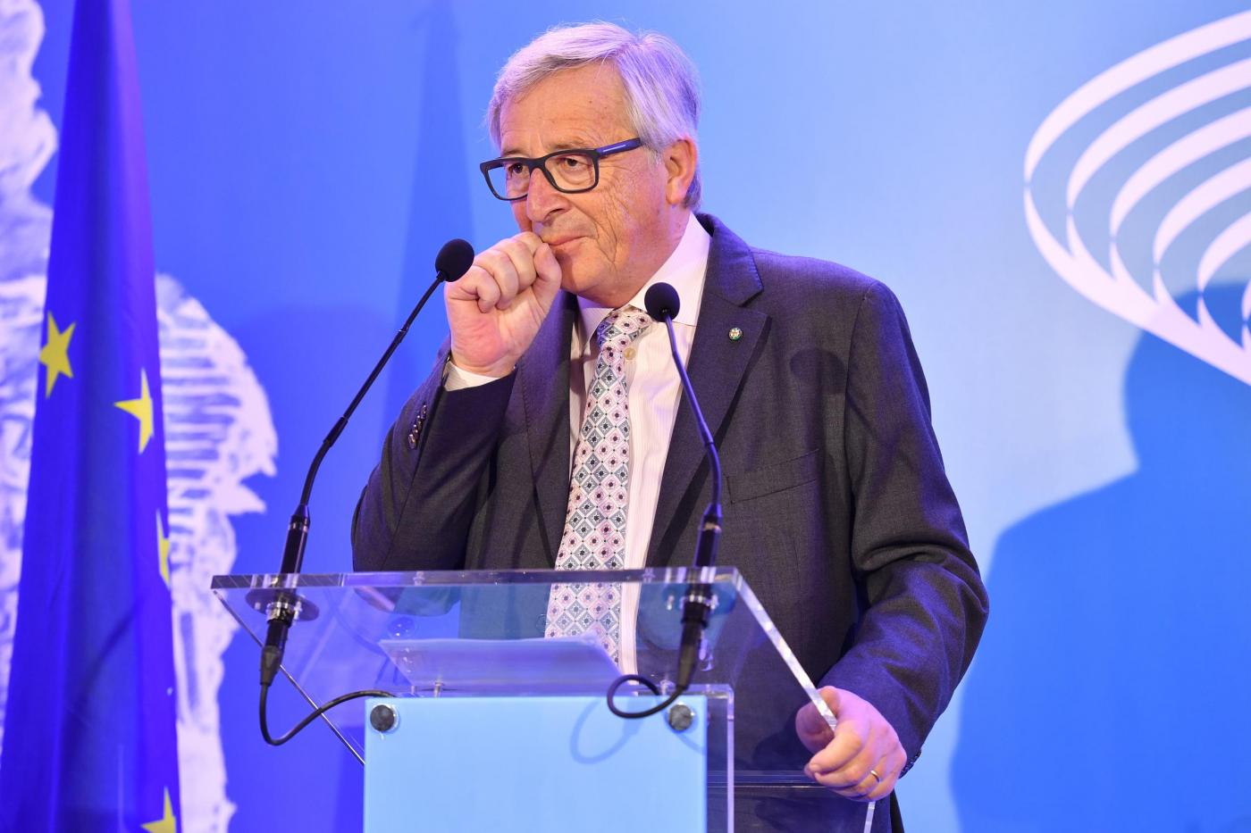 Juncker: ‘Italiani lavorino di più e siano meno corrotti’. Nuova offesa Ue? No: errore Guardian