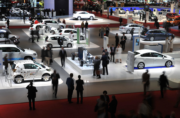 Mondo in quarantena per coronavirus, annullato Salone Auto Ginevra. E chiude Tokyo Disneyland