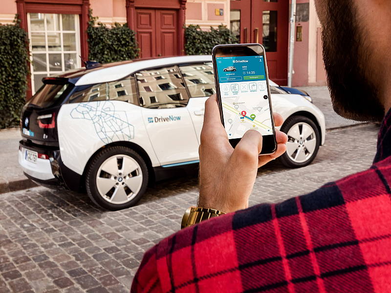 DriveNow: “Italia, paese variegato. Mobilità, ecco cosa manca”. E festeggia i due anni con Atm