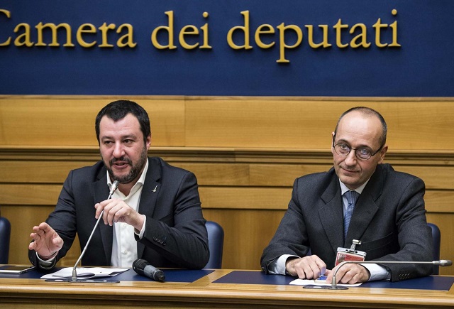 Governo M5S-Lega incassa sostegno Trump su manovra. Draghi sotto attacco, le critiche di Savona e Bagnai