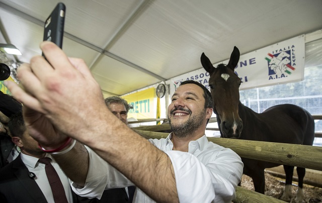 Tetto pace fiscale a 500mila euro, Salvini detta le condizioni. Uscita dall’euro non è all’ordine del giorno