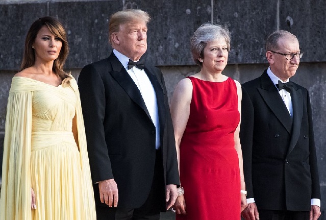 Trump boccia la May su soft Brexit: così a rischio accordi commerciali. Sponda a Boris Johnson