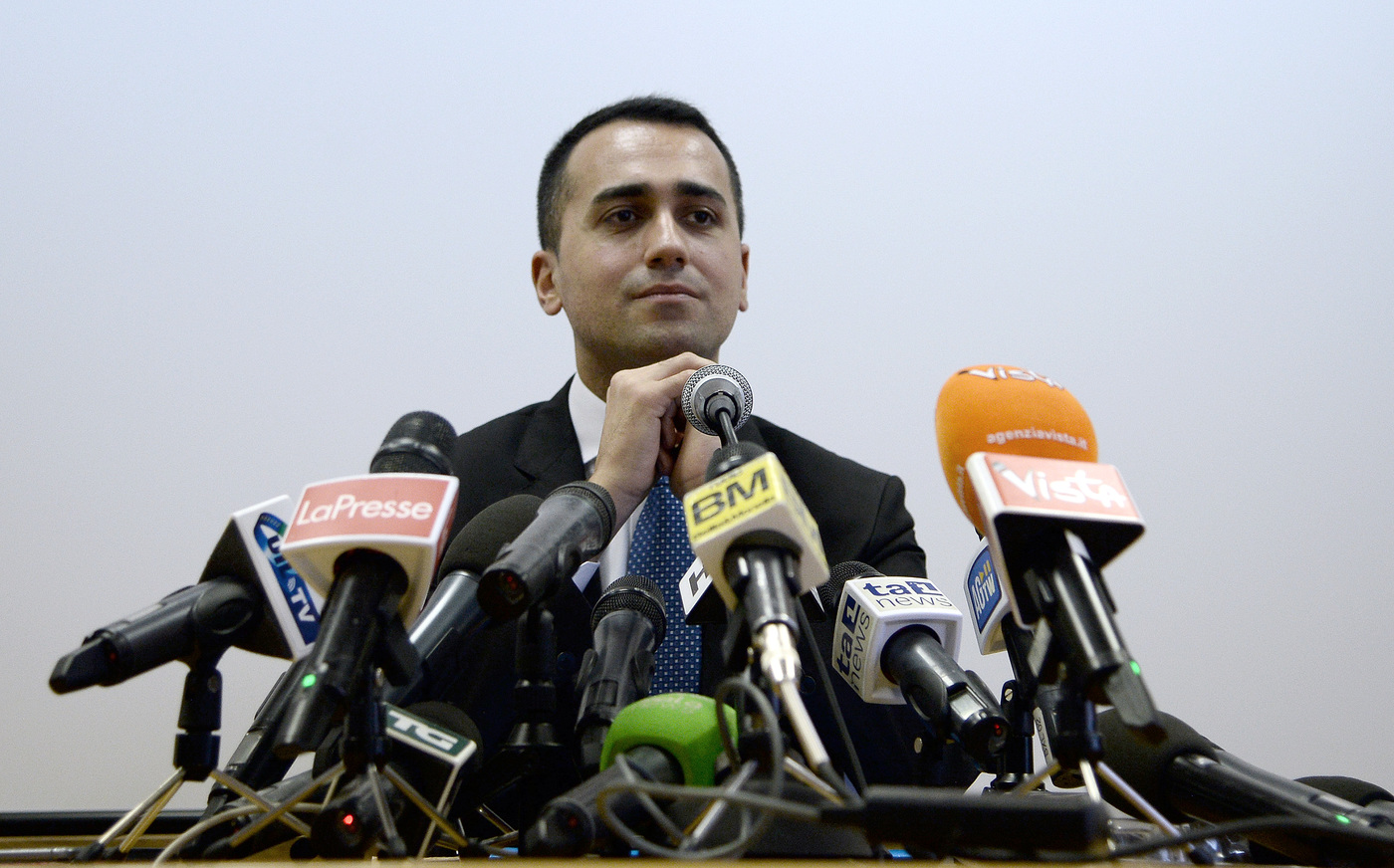 Carige, Di Maio promuove nazionalizzazione. Così ‘popolo sovrano si riappropria delle banche’. Tria frena