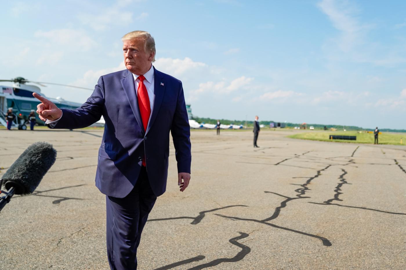 Rischio recessione fa paura anche a Trump. Che valuta taglio tasse a lavoratori dipendenti