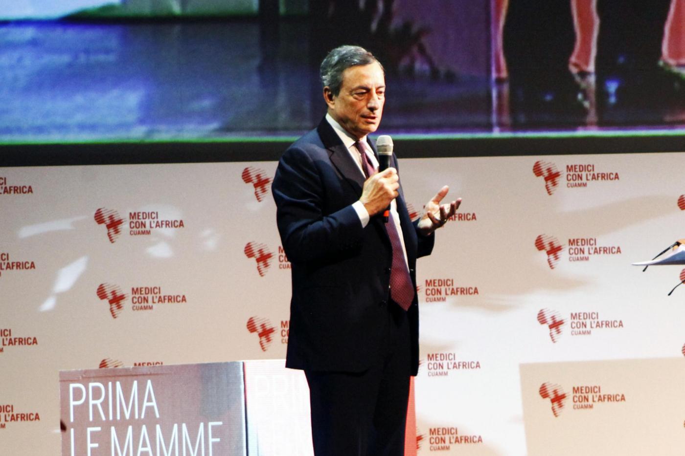 Alla vigilia della Bce arriva lettera Draghi su euro e petrolio. Intanto Ombudsman insiste: si dimetta dal G30