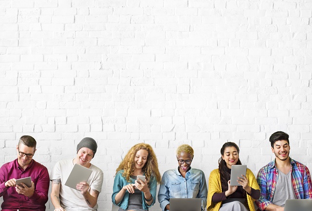 Accredito stipendio o paghetta dei genitori: per Millennial e Generazione Z vince sempre il digitale